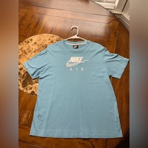 Women’s Medium Nike Air Shirt
